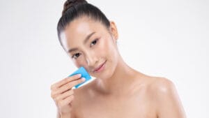 Dùng Kem Dưỡng Ẩm Cho Da Dầu Có Được Không? Những điều cần lưu ý
